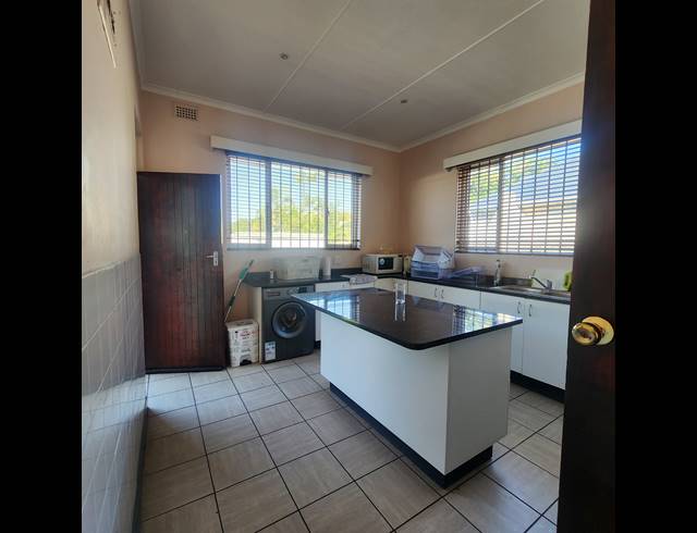 300M² OFFICE FOR SALE IN GLENWOOD